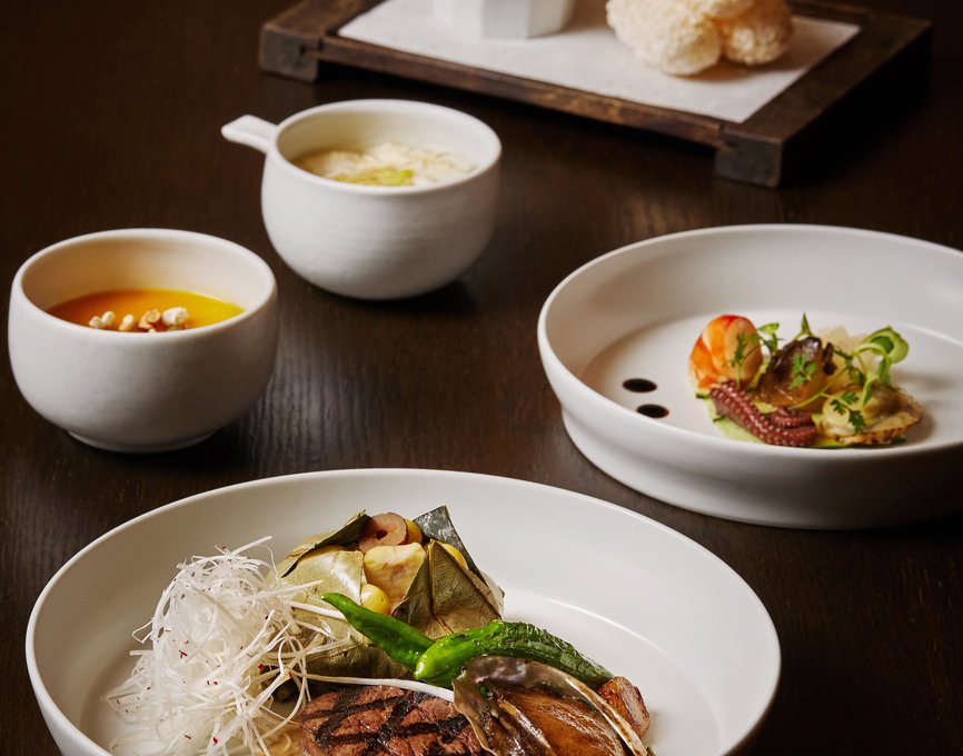 Low-BUSPH-Dining Room-Lunch-Course.jpg