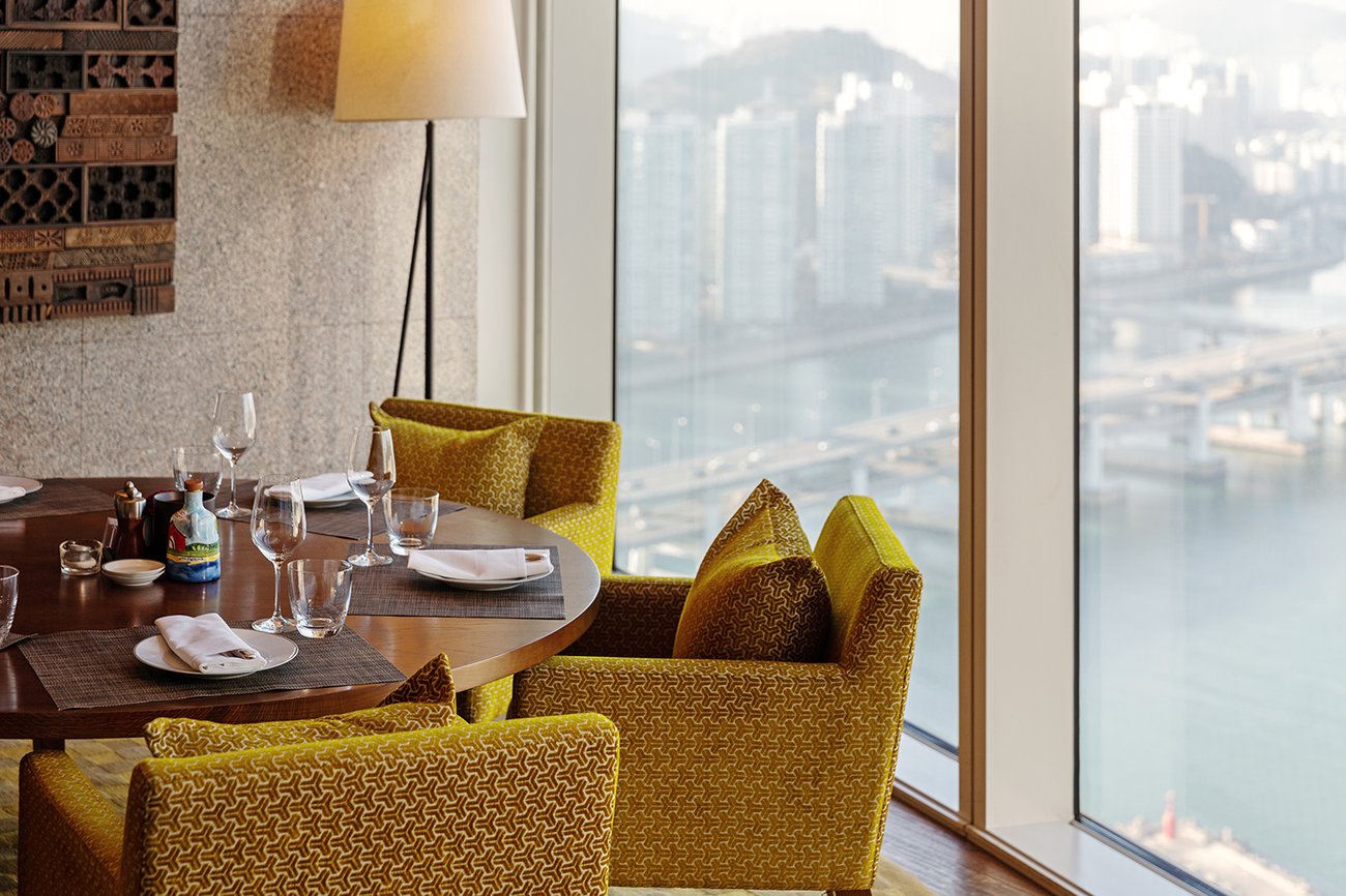 Park Hyatt Busan Italian Restaurant Living Room Marina 파크 하얏트 부산 이탈리안 레스토랑 리빙룸