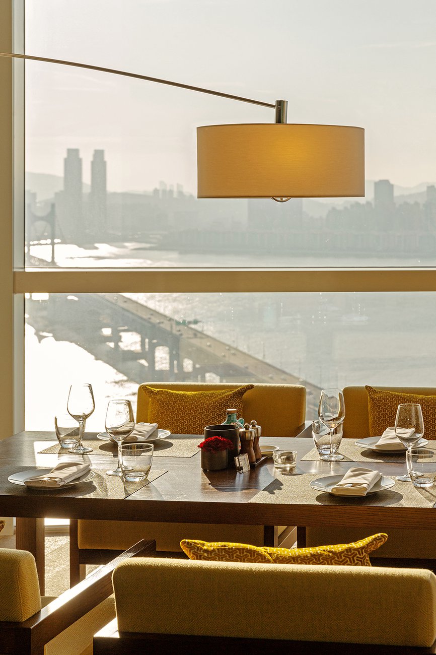 Park Hyatt Busan Italian Restaurant Living Room Ocean 파크 하얏트 부산 이탈리안 레스토랑 리빙룸