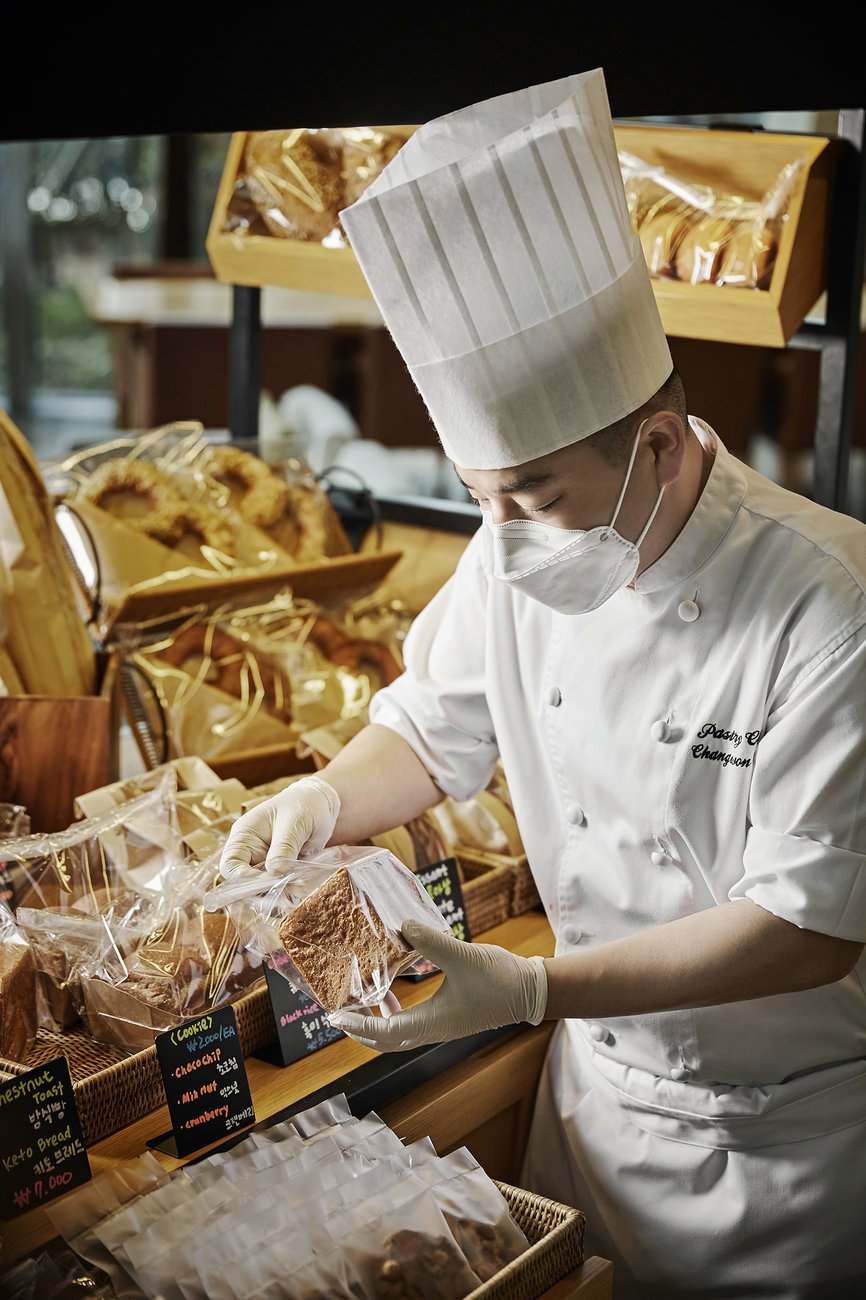 Park Hyatt Busan Patisserie Bread Cart Chef 파크 하얏트 부산 파티세리 브레드 카트